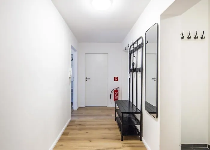 3 Bedroom In Great Location *